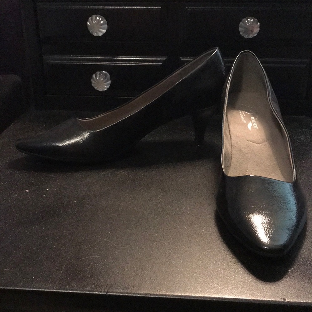 Aerosoles A2 Black Leather Pumps 12